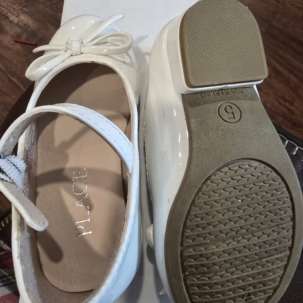 PLACE White Flats with Bow Accent